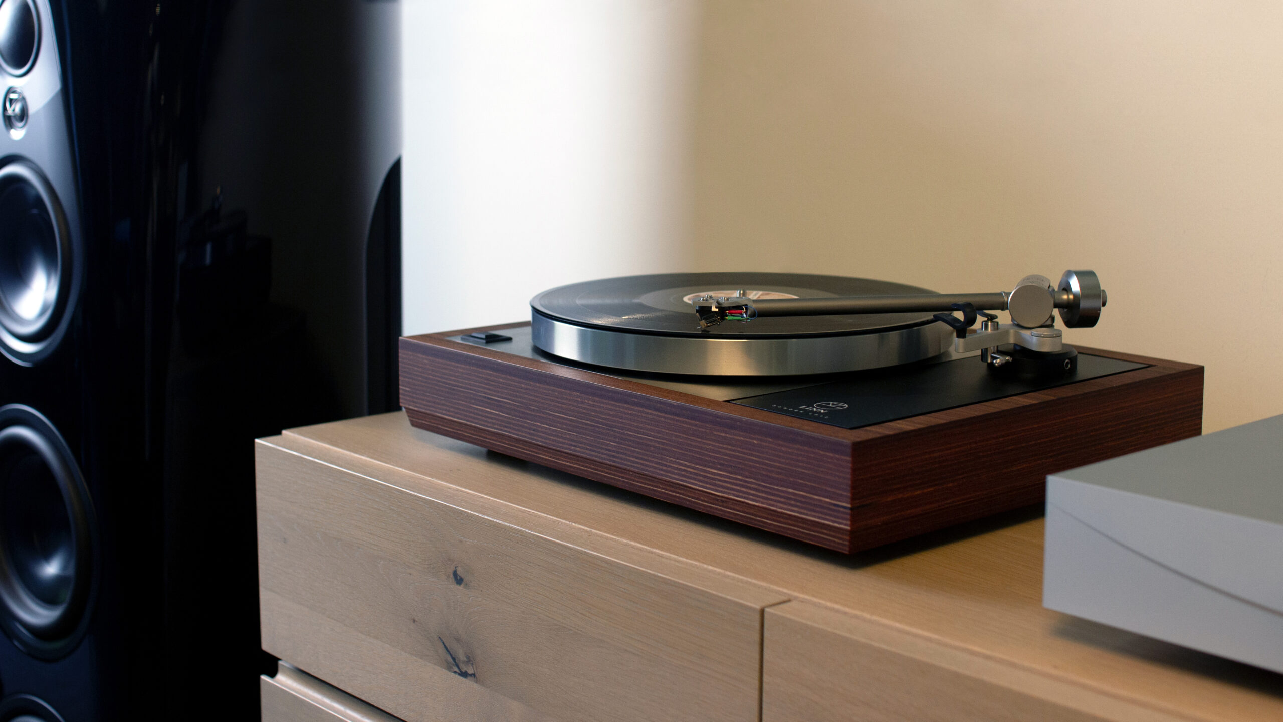 Linn_Klimax LP12_360 Black_HighRes